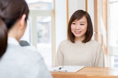 定期的な施術のため来店している女性の画像